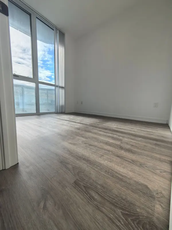 Vaughan, ON L4K 0R2,8 Interchange WAY #617 C Tower