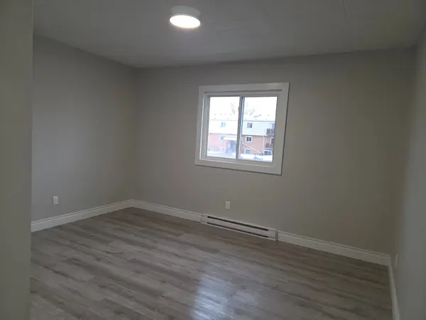 Niagara Falls, ON L2G 6X8,8800 Willoughby DR #211