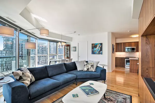 Ottawa Centre, ON K1N 6R4,445 Laurier AVE W #1601