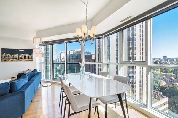 Ottawa Centre, ON K1N 6R4,445 Laurier AVE W #1601