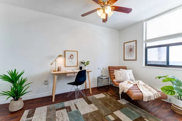 Toronto E10, ON M1E 4Y3,90 Ling RD #404