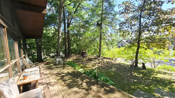 Constance Bay - Dunrobin - Kilmaurs - Woodlawn, ON K0A 3M0,1087 Bayview DR