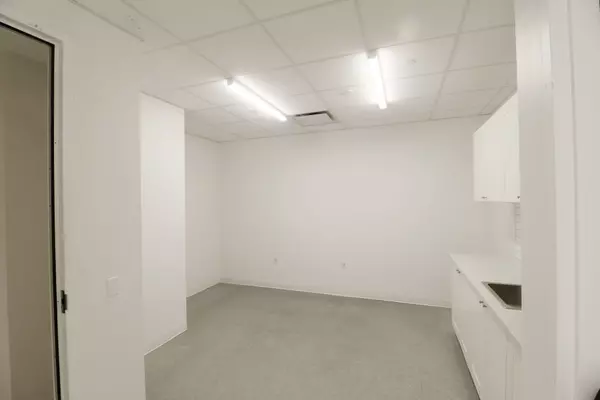 Toronto C02, ON M6G 1K1,570 Bloor ST W #101