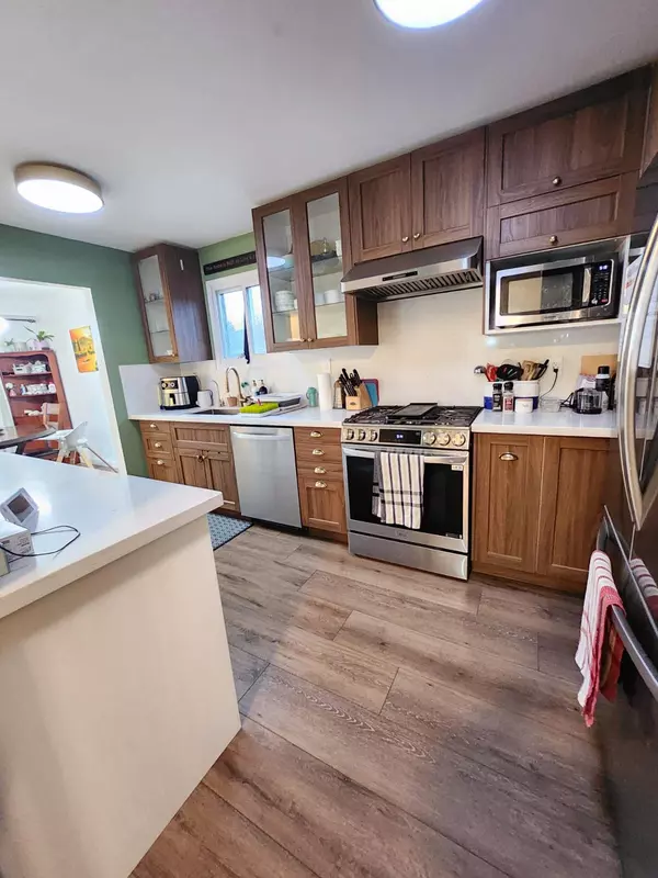 Barrie, ON L4N 5B8,63 Bronte CRES