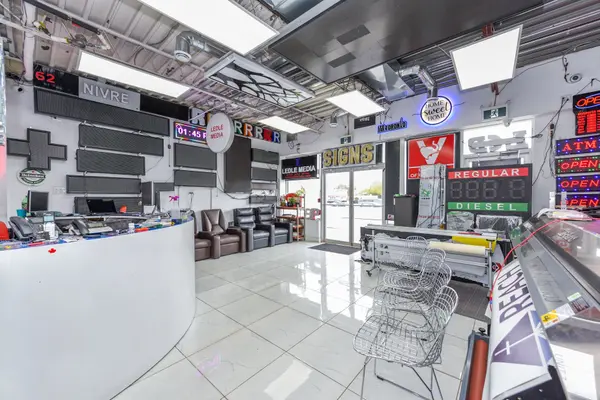 Toronto W10, ON M9V 1C1,1780 Albion RD #7