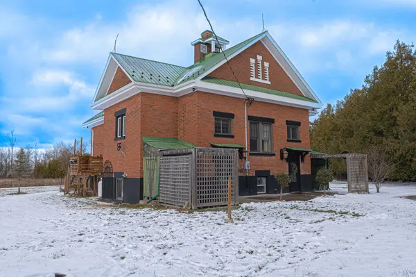 25 Community Centre RD, Kawartha Lakes, ON K0M 1L0