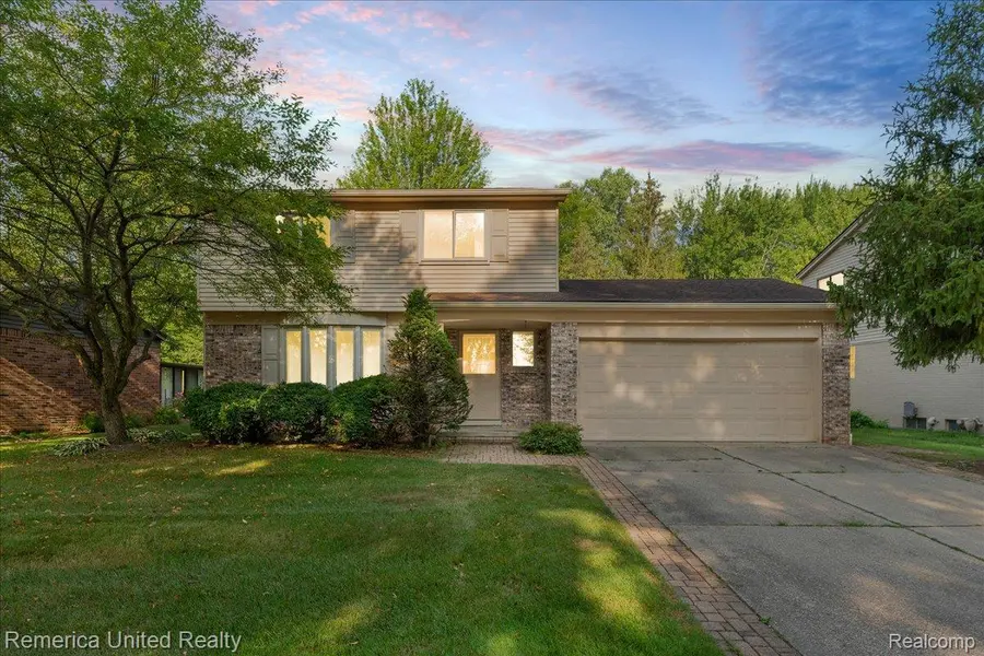 3455 Harmony DR, Troy, MI 48083