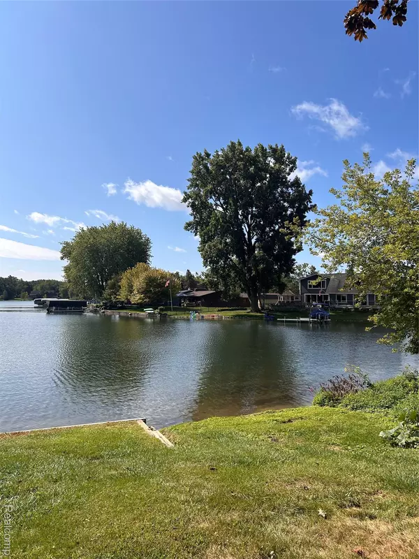 White Lake, MI 48386,10023 Cedar SHRS