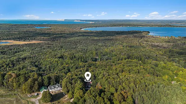 Beulah, MI 49617,3190 Lakeview DR