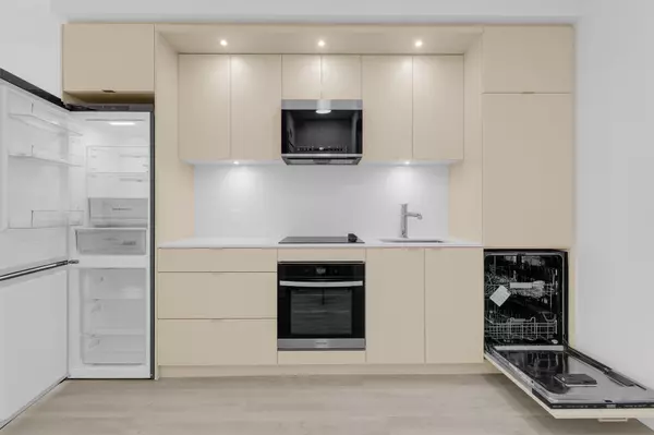 Toronto W08, ON M9A 3K1,60 Central Park Roadway N/A #805