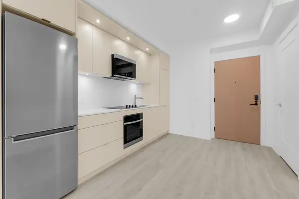 Toronto W08, ON M9A 3K1,60 Central Park Roadway N/A #805