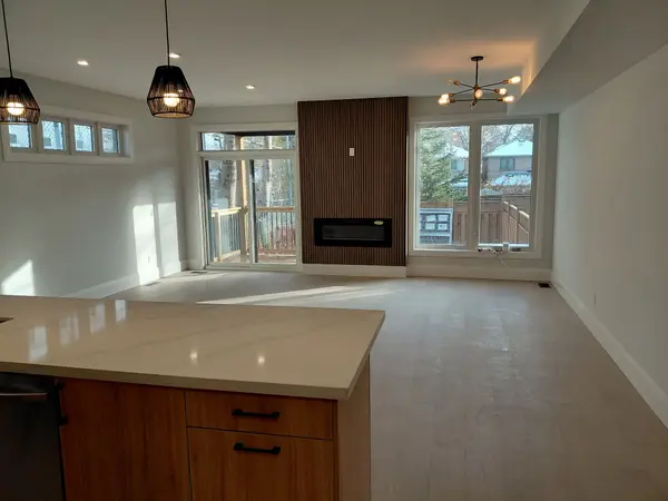 3 Marina AVE, Toronto W06, ON M8W 1J8