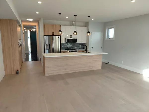 Toronto W06, ON M8W 1J8,3 Marina AVE