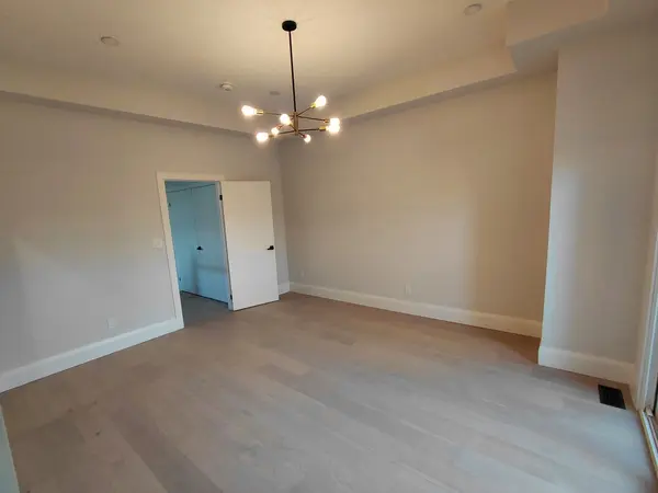 Toronto W06, ON M8W 1J8,3 Marina AVE