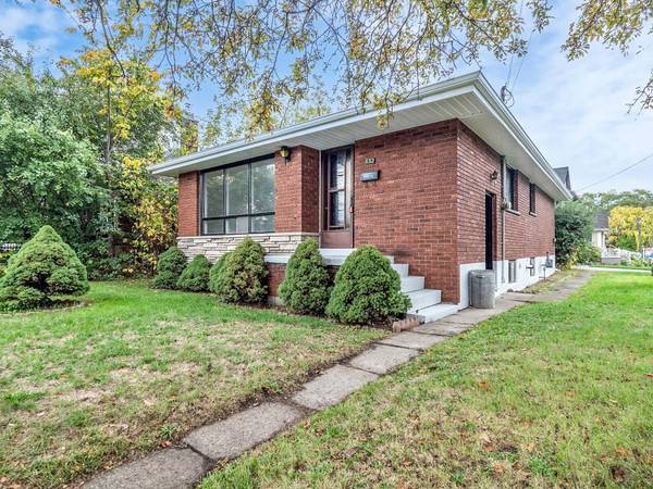 632 Beach BLVD,  Hamilton,  ON L8H 6Y1