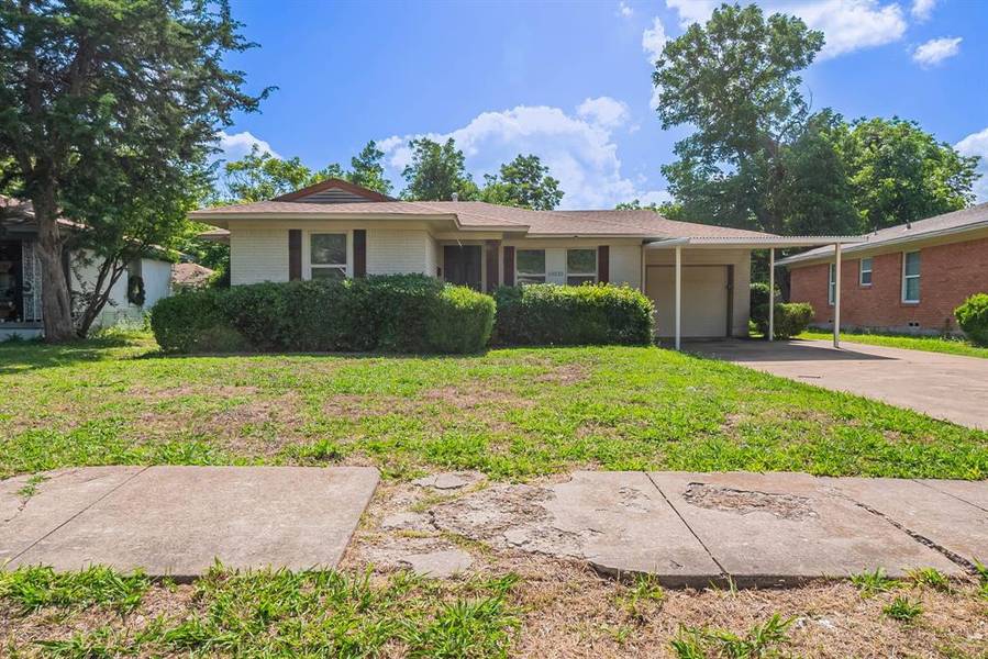 10033 Casa Oaks Drive, Dallas, TX 75228