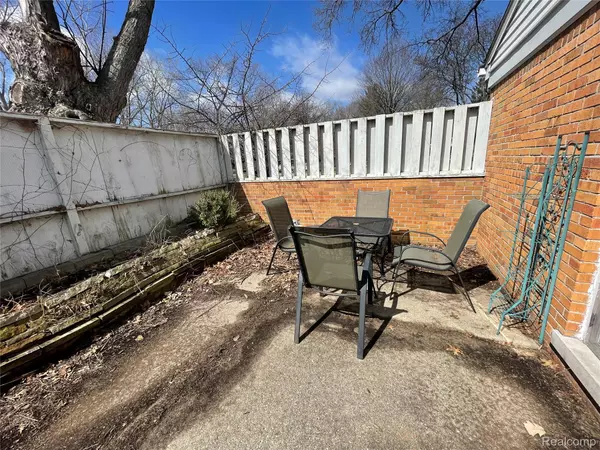 Clinton Township, MI 48036,38330 Newcastle