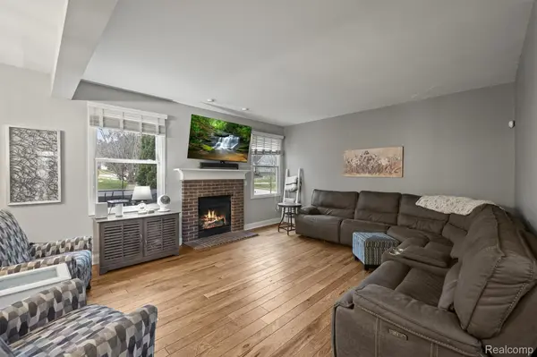 Commerce Twp, MI 48382,6135 Strawberry CIR