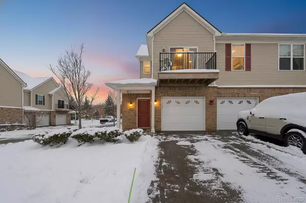 10028 RIDGE RUN ST #10, Howell, MI 48855