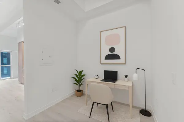 Toronto C10, ON M4P 1V7,110 Broadway AVE #1303