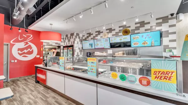 Oakville, ON L6H 0E9,2525 Prince Michael DR #B3