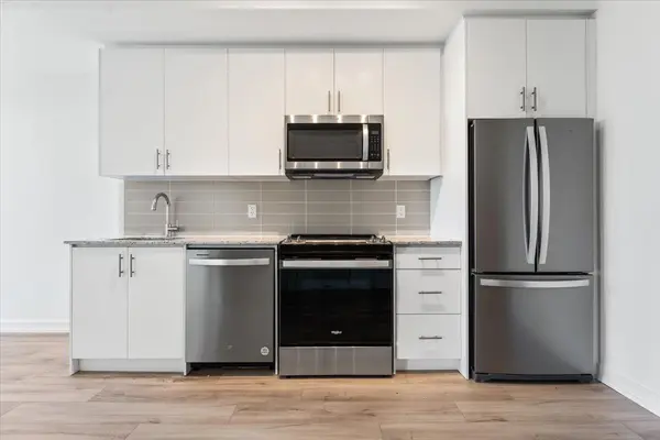 Oakville, ON L6H 7C2,335 Wheat Boom DR #411