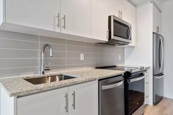 Oakville, ON L6H 7C2,335 Wheat Boom DR #411