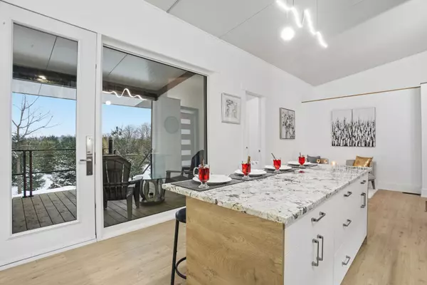 Haldimand, ON N0A 1H0,34 Indiana RD W