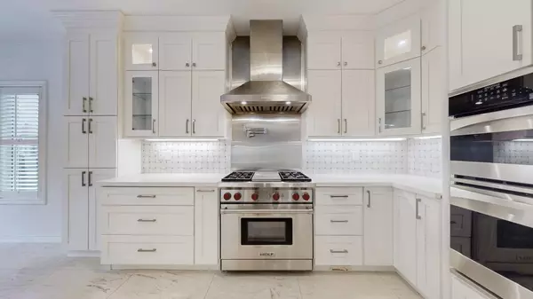 Oakville, ON L6H 7T6,2400 Tesla CRES