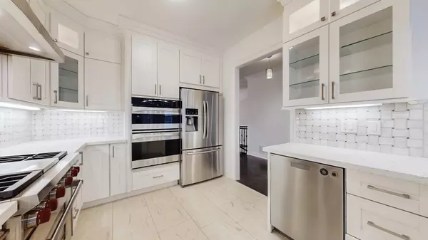 Oakville, ON L6H 7T6,2400 Tesla CRES