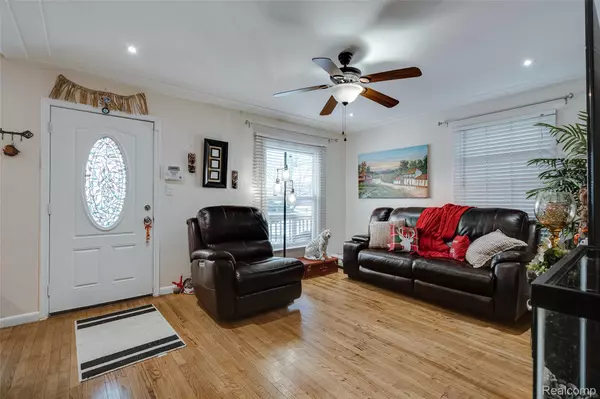 Redford, MI 48240,20548 Gaylord