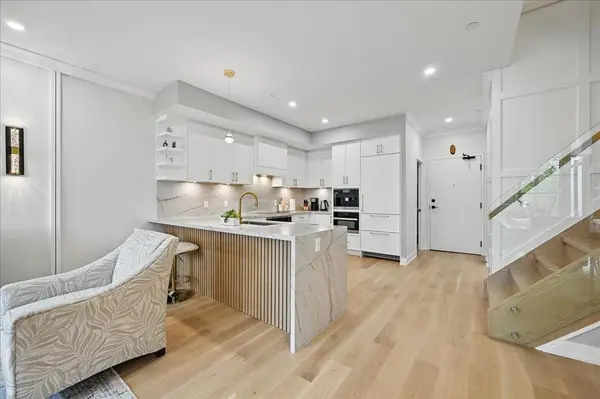 Oakville, ON L6H 3R9,2489 Taunton RD #108