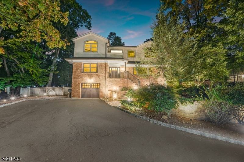 160 Grandview Ave, North Caldwell Boro, NJ 07006