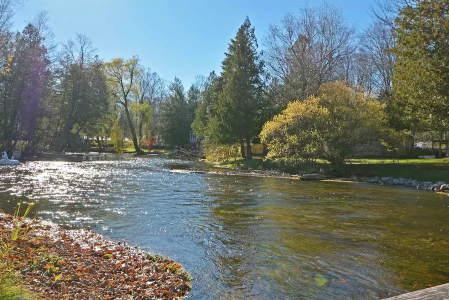 13477 Jean LN, Beulah, MI 49617