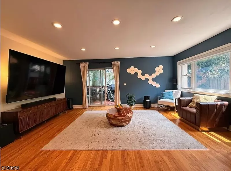 Weehawken Twp., NJ 07086,8 Carroll Pl