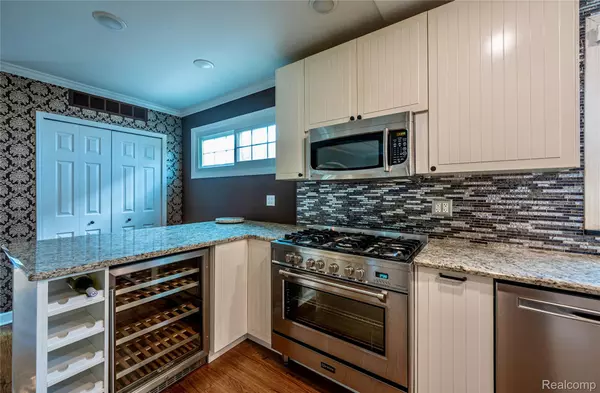 Royal Oak, MI 48073,2303 Linwood AVE