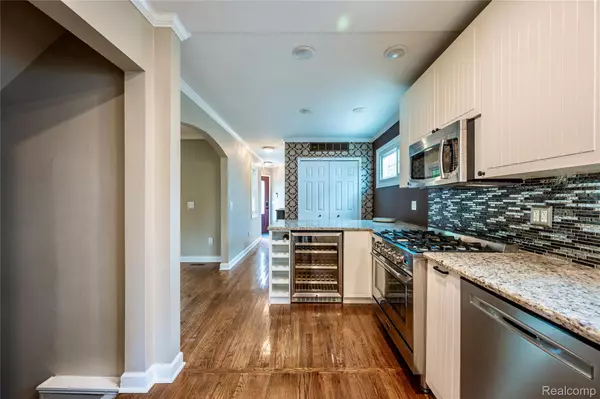 Royal Oak, MI 48073,2303 Linwood AVE