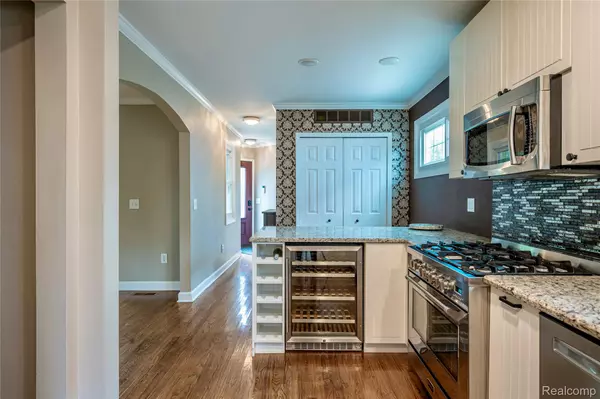 Royal Oak, MI 48073,2303 Linwood AVE