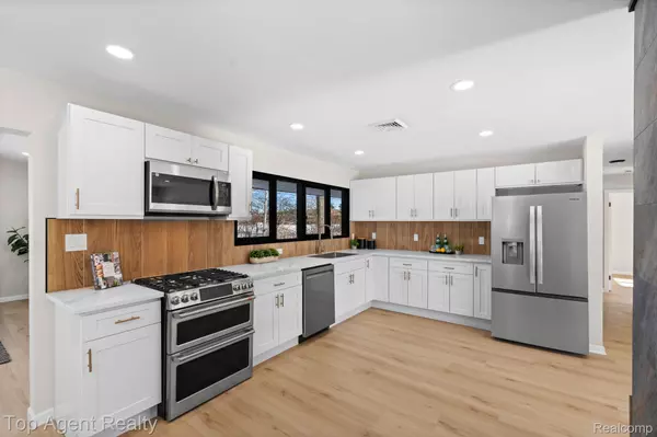 Southfield, MI 48033,25216 Muerland RD