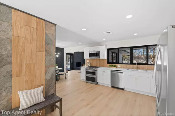 Southfield, MI 48033,25216 Muerland RD