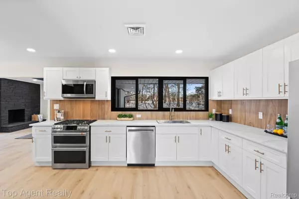 Southfield, MI 48033,25216 Muerland RD