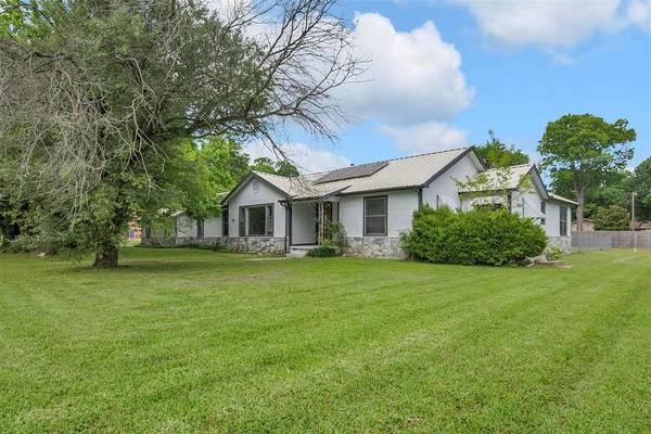 Bonham, TX 75418,820 Lipscomb Street