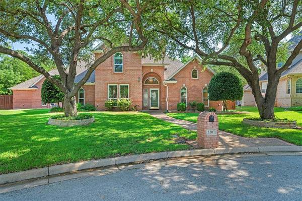 2207 Tournament Trail, Arlington, TX 76017