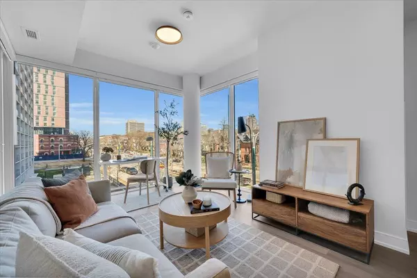 664 Spadina AVE #209, Toronto C01, ON M5S 2H7