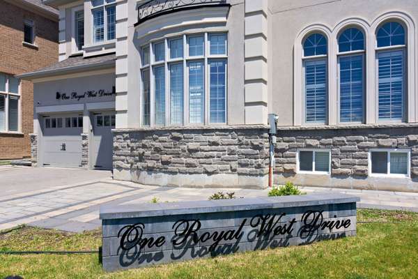 1 Royal West DR, Brampton, ON L6X 2X3