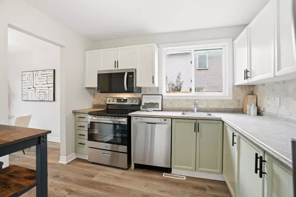 Barrhaven, ON K2J 2K9,51 Raftus SQ