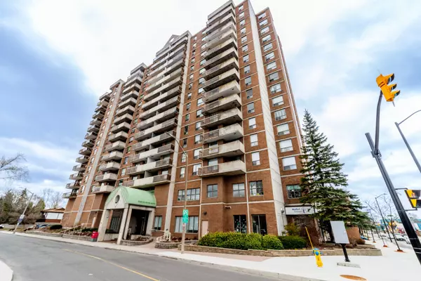 200 Lafontaine AVE #903, Vanier And Kingsview Park, ON K1L 8K8
