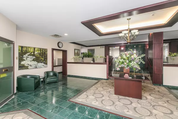 Vanier And Kingsview Park, ON K1L 8K8,200 Lafontaine AVE #903