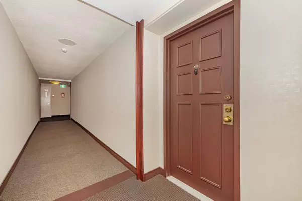 Vanier And Kingsview Park, ON K1L 8K8,200 Lafontaine AVE #903