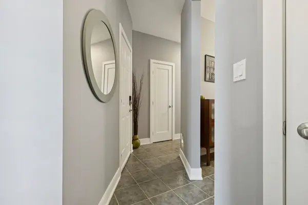 Burlington, ON L7R 5B4,1427 Treeland ST